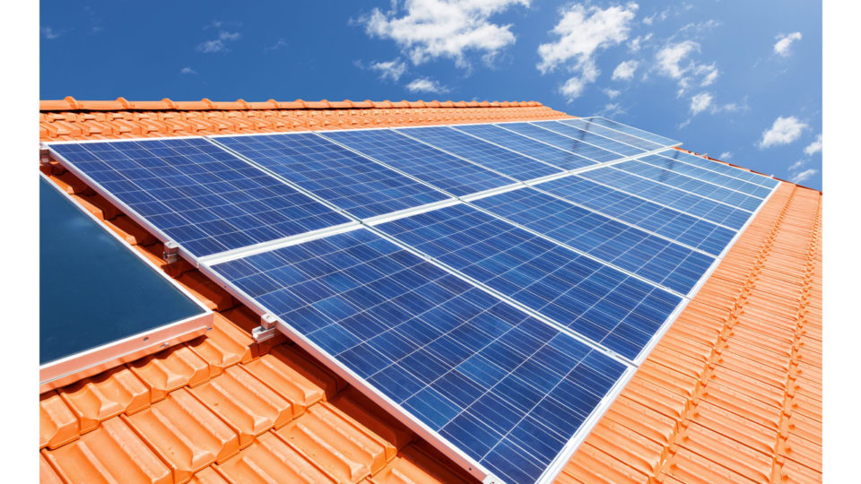 CCJ da Alerj aprova projeto para ampliar  utilização de energia solar no Estado