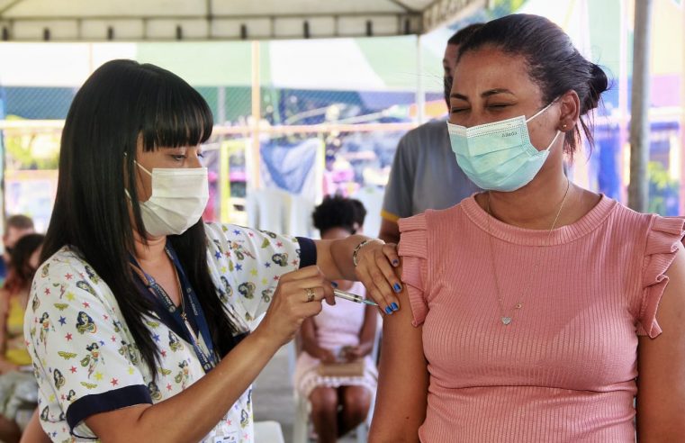Nova Iguaçu suspende vacinação contra Covid-19 de adolescentes sem comorbidades nesta sexta-feira (17)