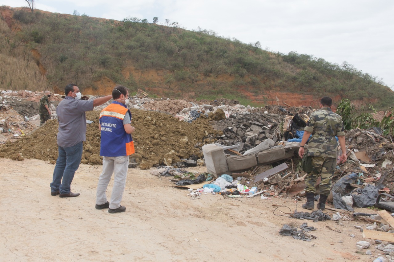 Prefeitura de Nova Iguaçu interdita empresas por recebimento irregular de resíduos sólidos