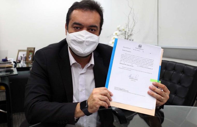 Cláudio Castro sanciona lei que  regula uso de máscara no Estado