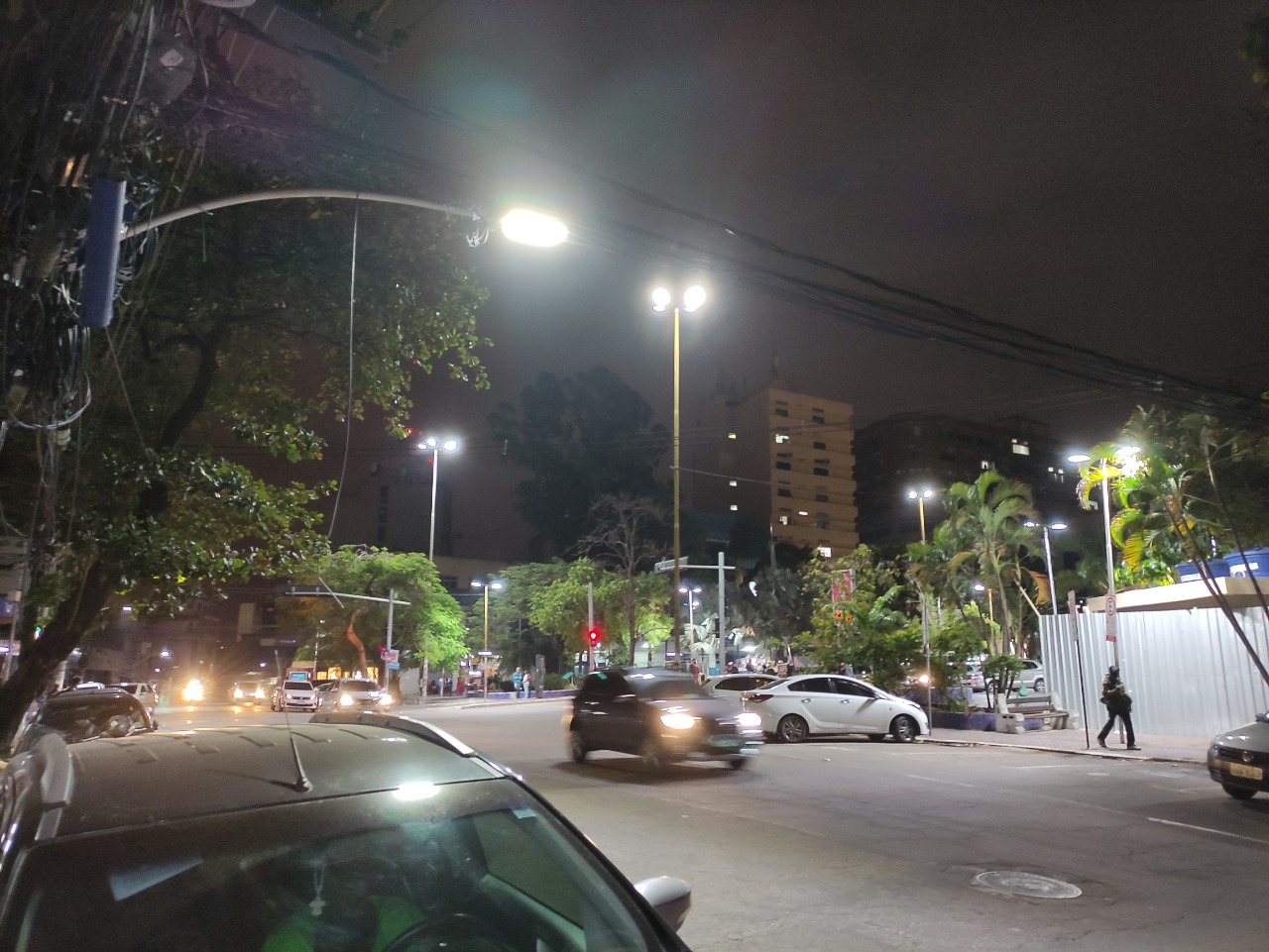 Estado investe na iluminação  de via que liga a Baixada ao Rio