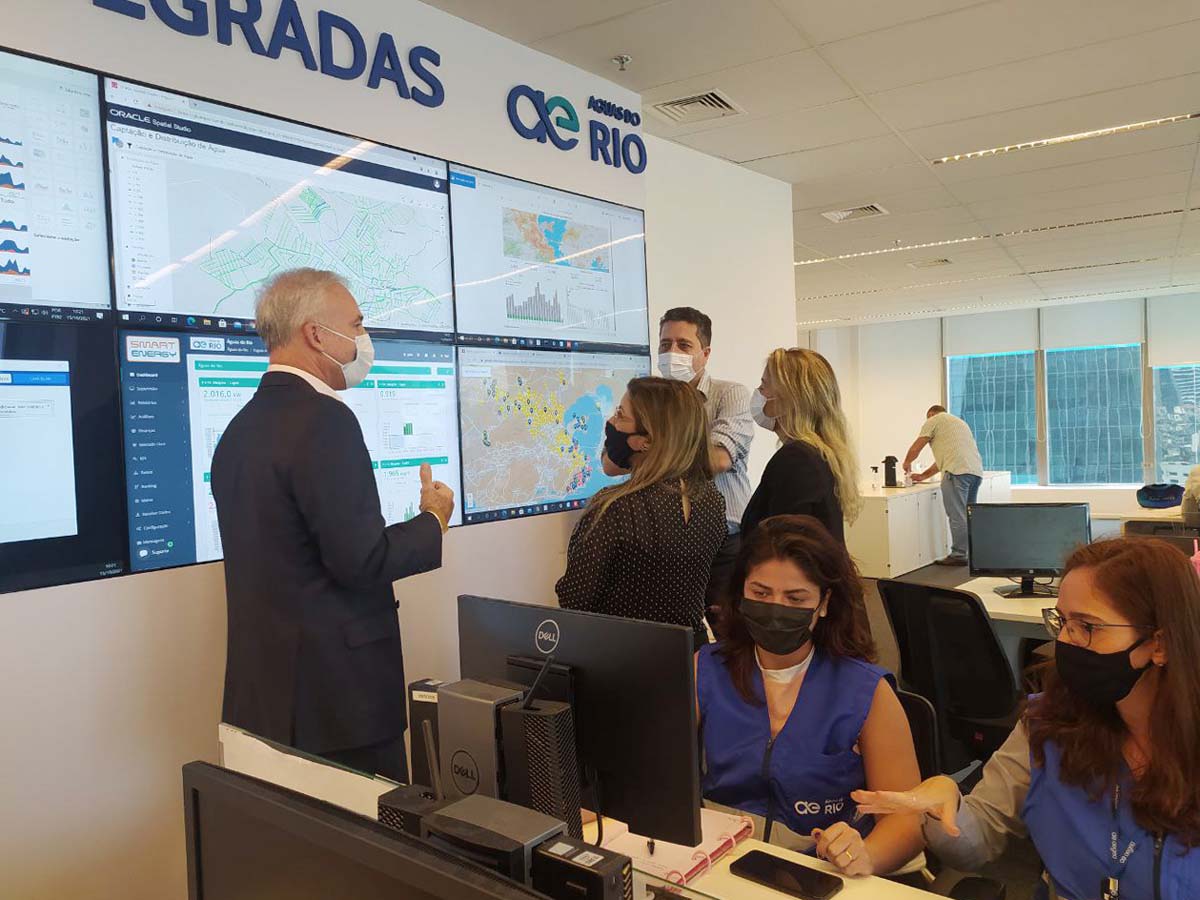 Secretária de Obras de Queimados visita Águas do  Rio e conhece o Centro de Operações Integradas