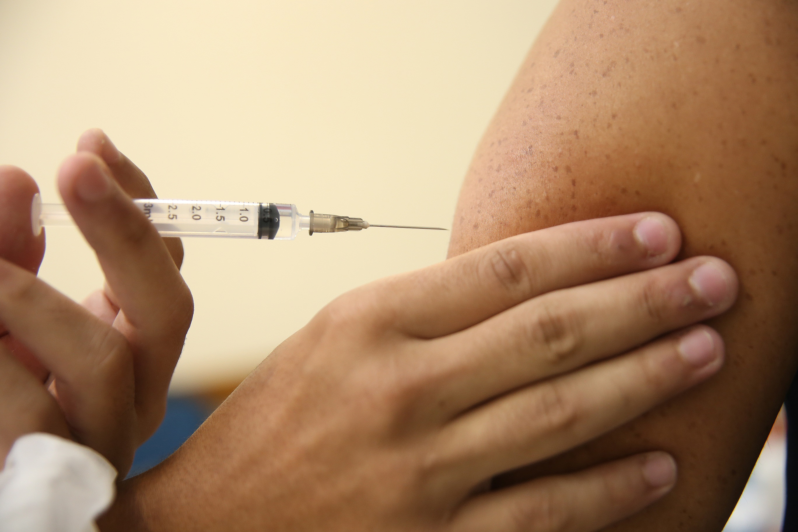 Estado reforça que população precisa tomar a segunda dose da vacina