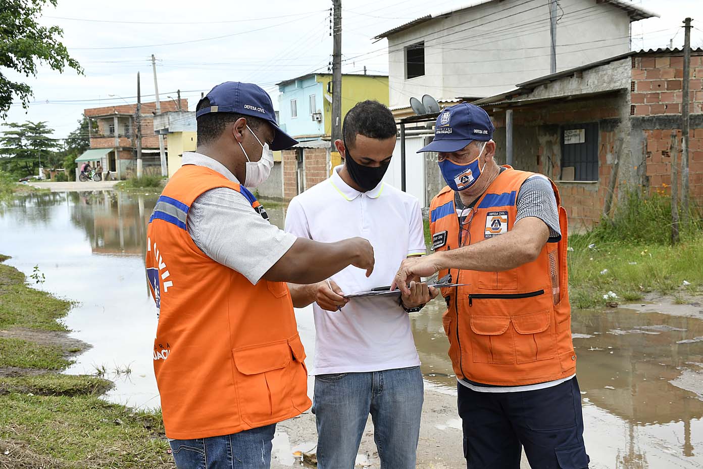 Prefeitura atua no bairro Cabuçu após rompimento de tubulação