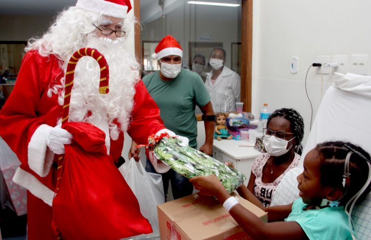 Papai Noel visita crianças internadas no HGNI