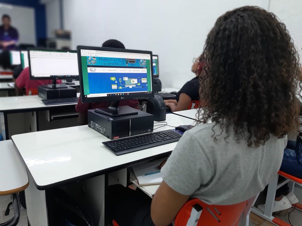 Prefeitura de Duque de Caxias oferece mais de 12 mil vagas em cursos presenciais gratuitos