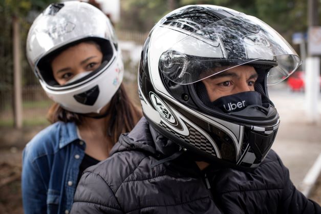Uber lança viagens de moto em Nova Iguaçu