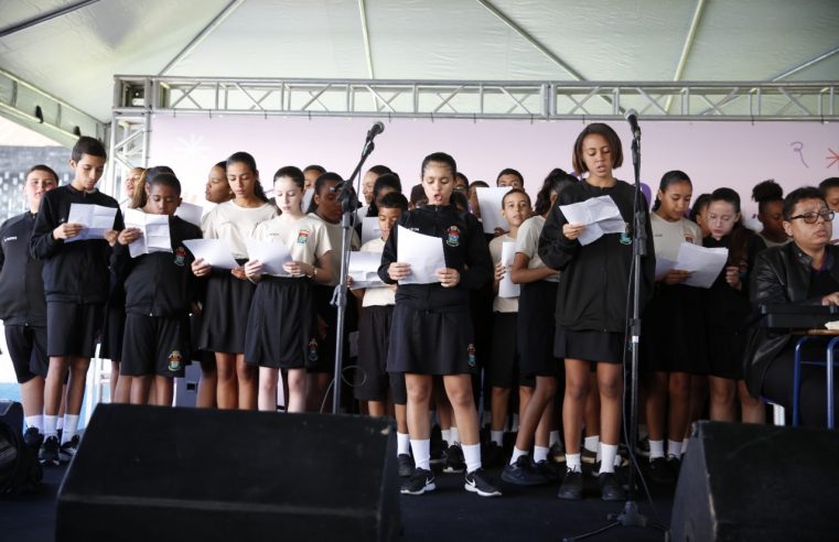 Colégio da PM de Duque de Caxias reúne alunos e famílias em primeiro grande evento presencial após pandemia