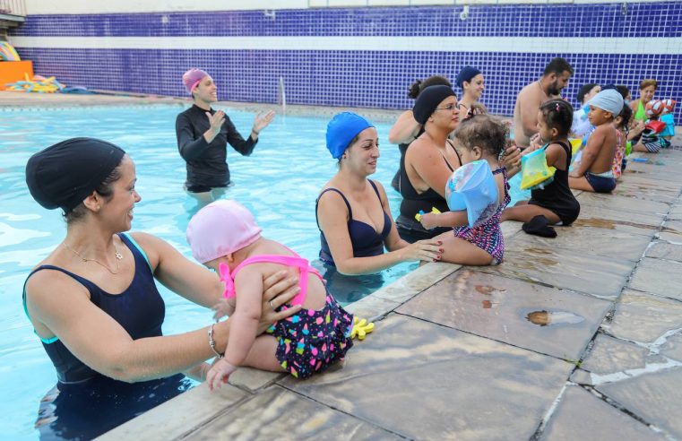 Prefeitura de São João de Meriti inaugura projeto de natação para mamãe e bebê