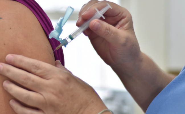 Vacina contra o HPV é liberada para meninos a partir dos 9 até os 14 anos