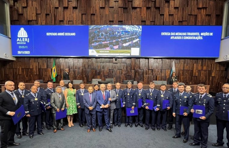 Alerj homenageia militares da Força Aérea Brasileira com Medalha Tiradentes