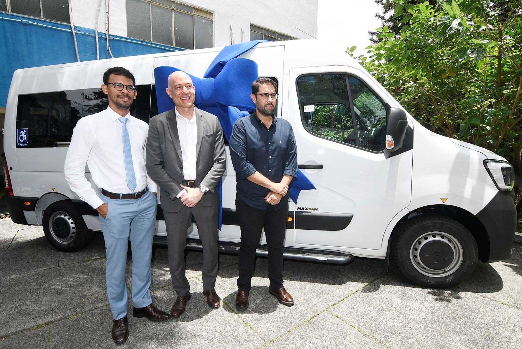 Nova Iguaçu recebe reforço de van acessível para o transporte de pacientes