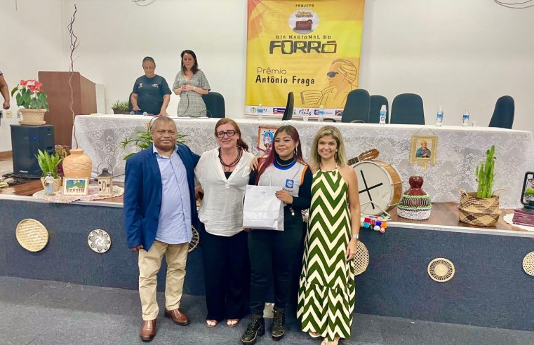 Estudantes da Rede Municipal de Nova Iguaçu recebem o Prêmio Antônio Fraga