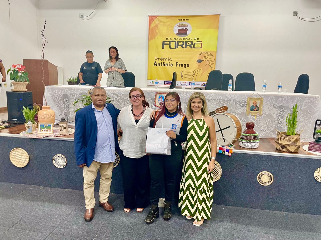 Estudantes da Rede Municipal de Nova Iguaçu recebem o Prêmio Antônio Fraga