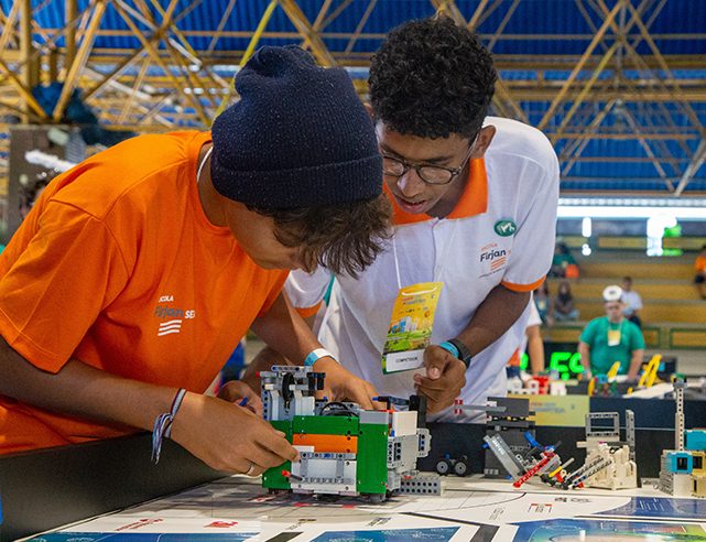 Escola Firjan SESI realiza etapa regional do Torneio de Robótica FIRST LEGO League