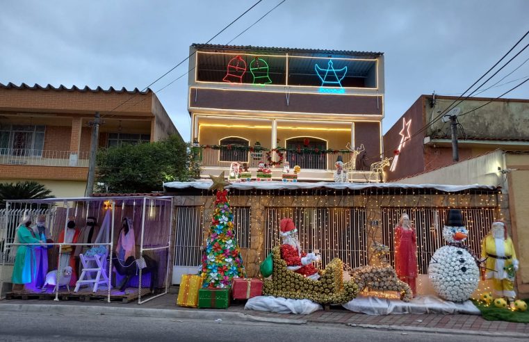 Artesã promove festa para celebrar decoração de Natal em Nova Iguaçu