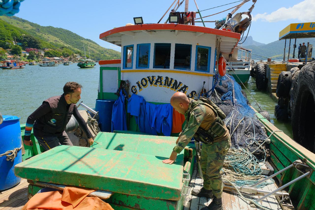 Guarda Municipal de Mangaratiba apreende cinco toneladas de peixes em operação contra pesca ilegal