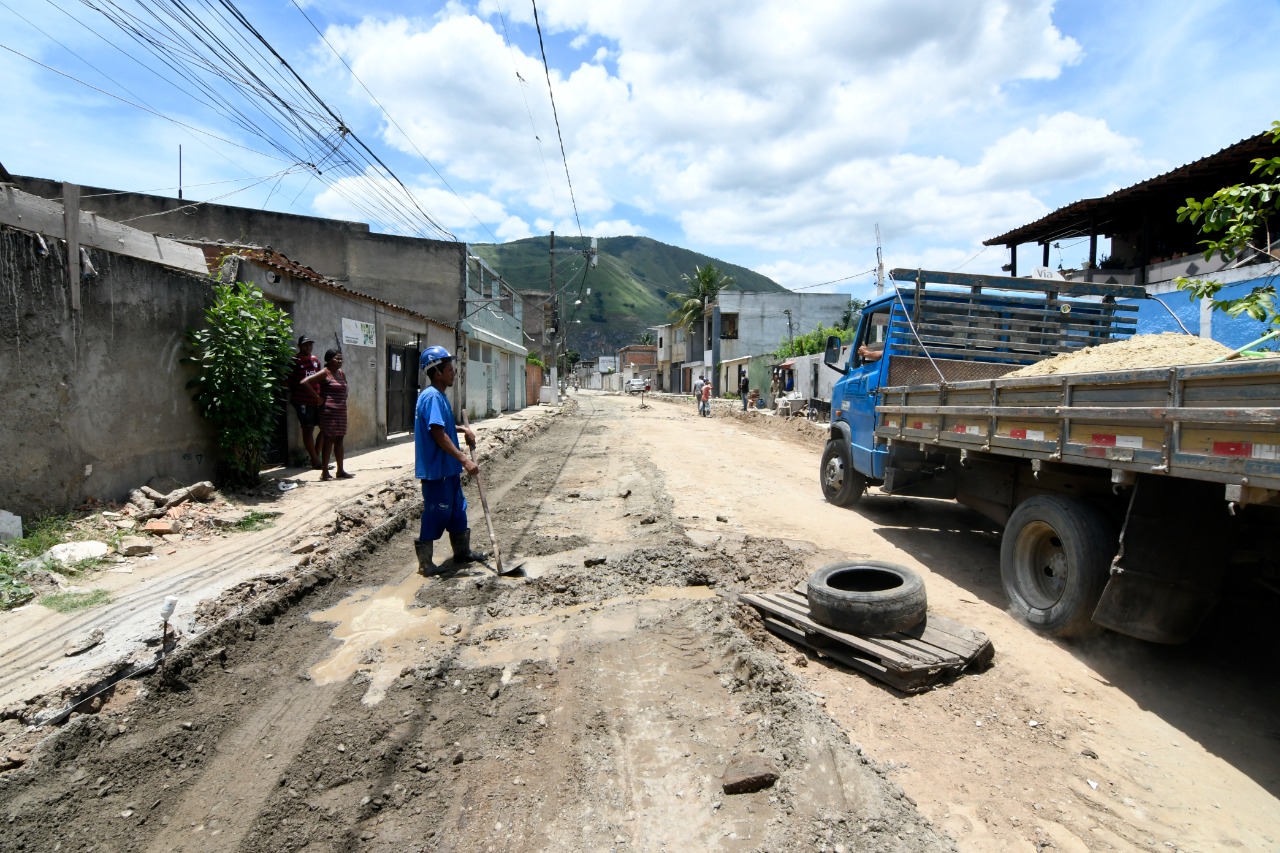 Prefeitura de Nova Iguaçu realiza obras de pavimentação e drenagem em 32 bairros da cidade