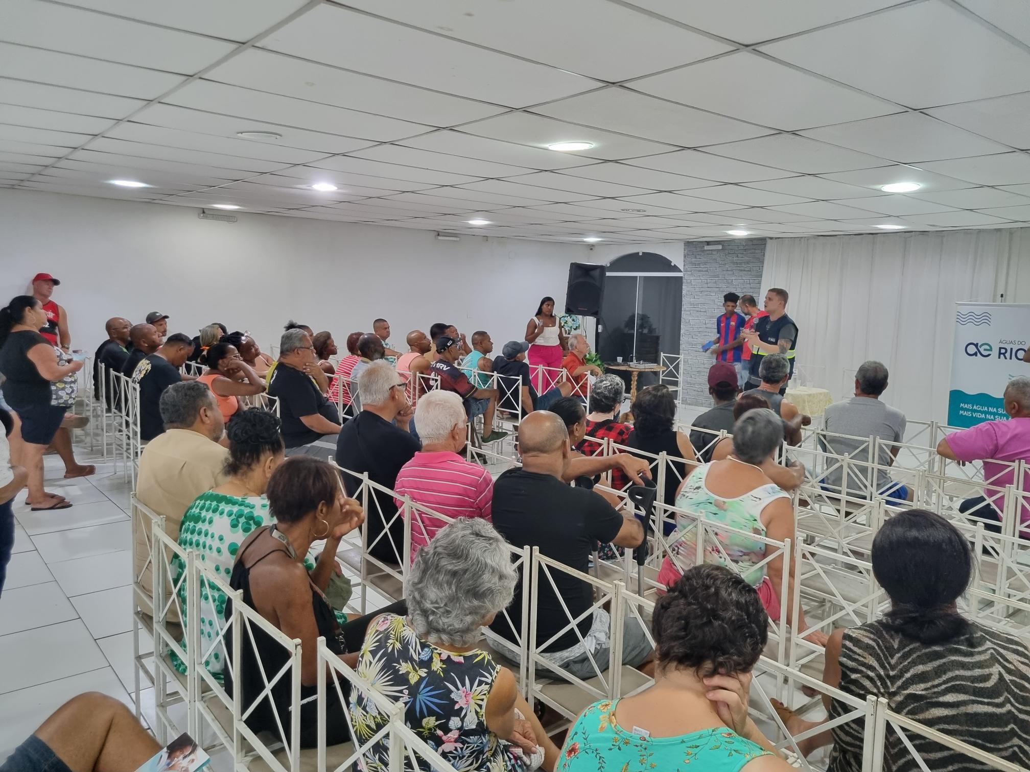 Águas do Rio se reúne com moradores de São João de Meriti