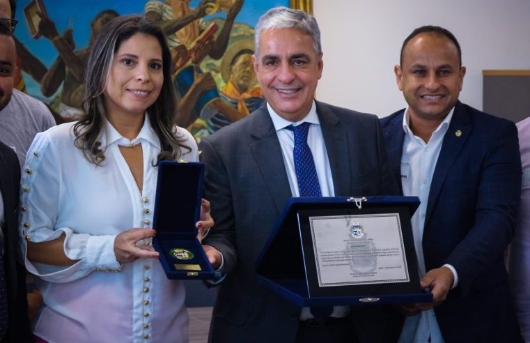 Prefeita de Japeri homenageia André Ceciliano pela implantação do Programa Segurança Presente na cidade
