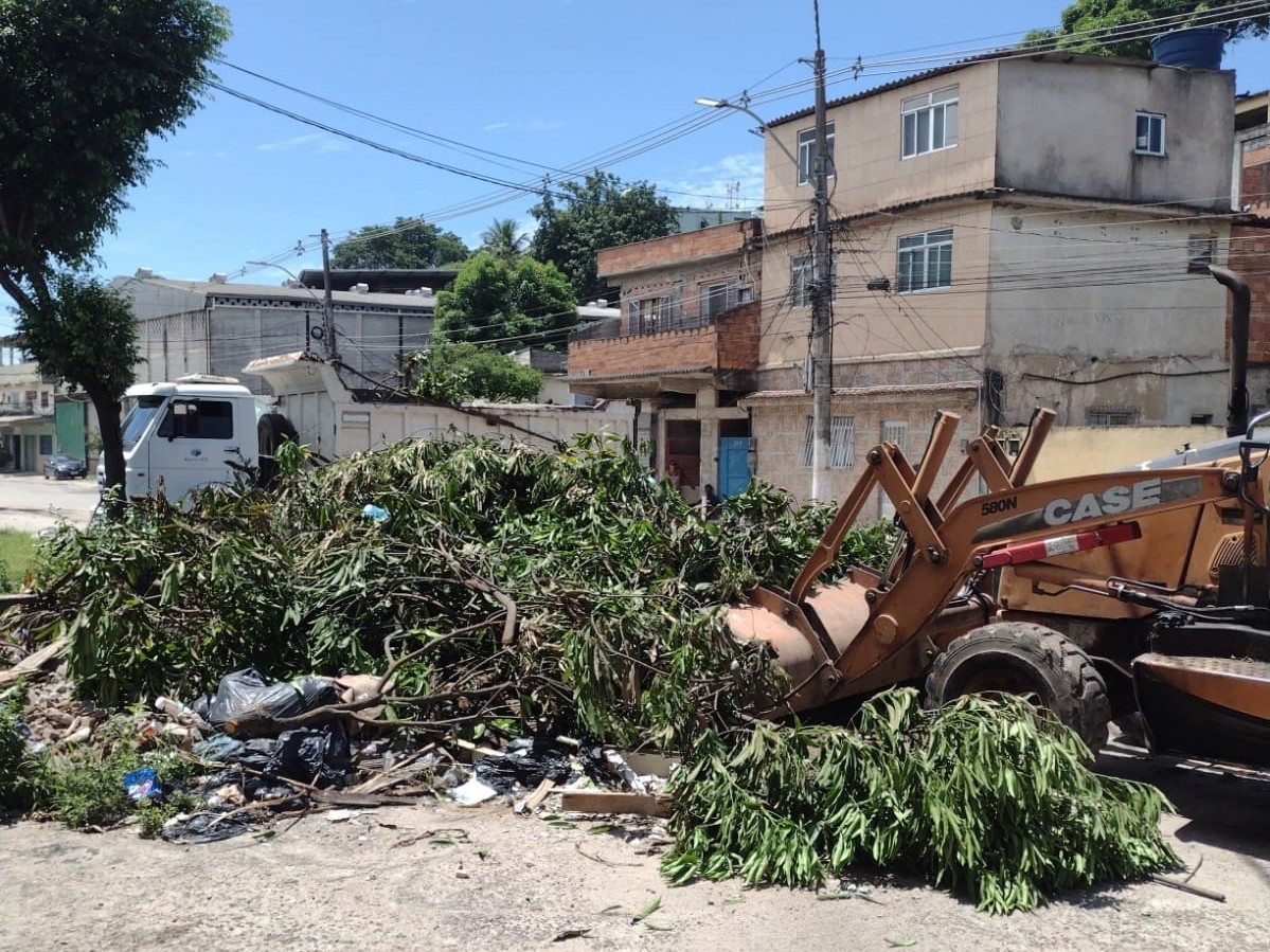 Prefeitura de Duque de Caxias realiza mutirão de limpeza no bairro Jardim Gramacho