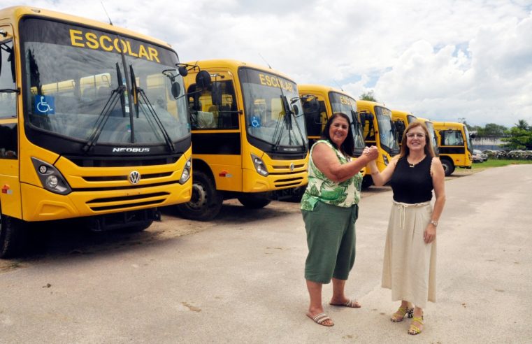 Magé recebe doze novos ônibus escolares