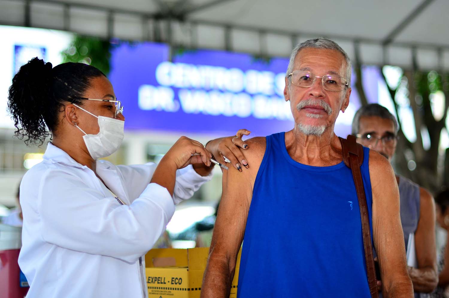 Nova Iguaçu aplica vacina bivalente contra covid-19 em idosos acima de 60 anos nesta quarta-feira