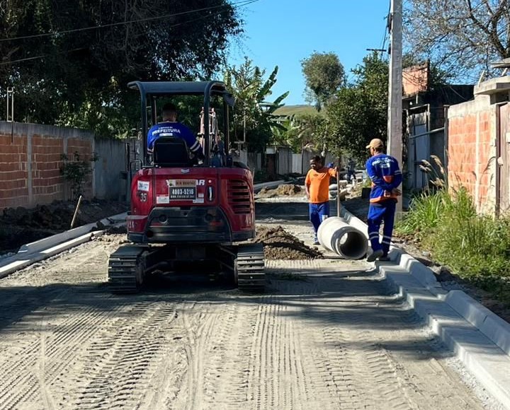 Vila Esperança, em Duque de Caxias, recebe obras de drenagem e pavimentação