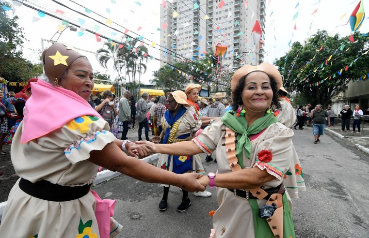 Festa Julina do Esmuti leva animação e alegria aos idosos