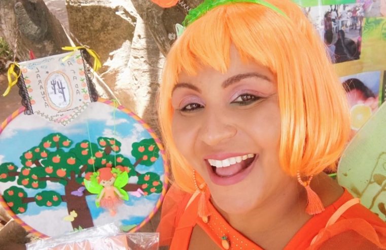Fada Laranja faz a alegria da criançada na Feira Iguassú