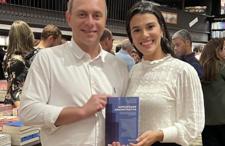 Dudu Reina participa do lançamento do livro de Bruna Ammon Lisboa