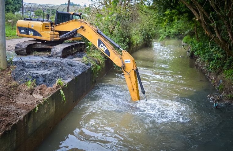 Prevenção a enchentes: Queimados inicia segunda fase de limpeza dos rios