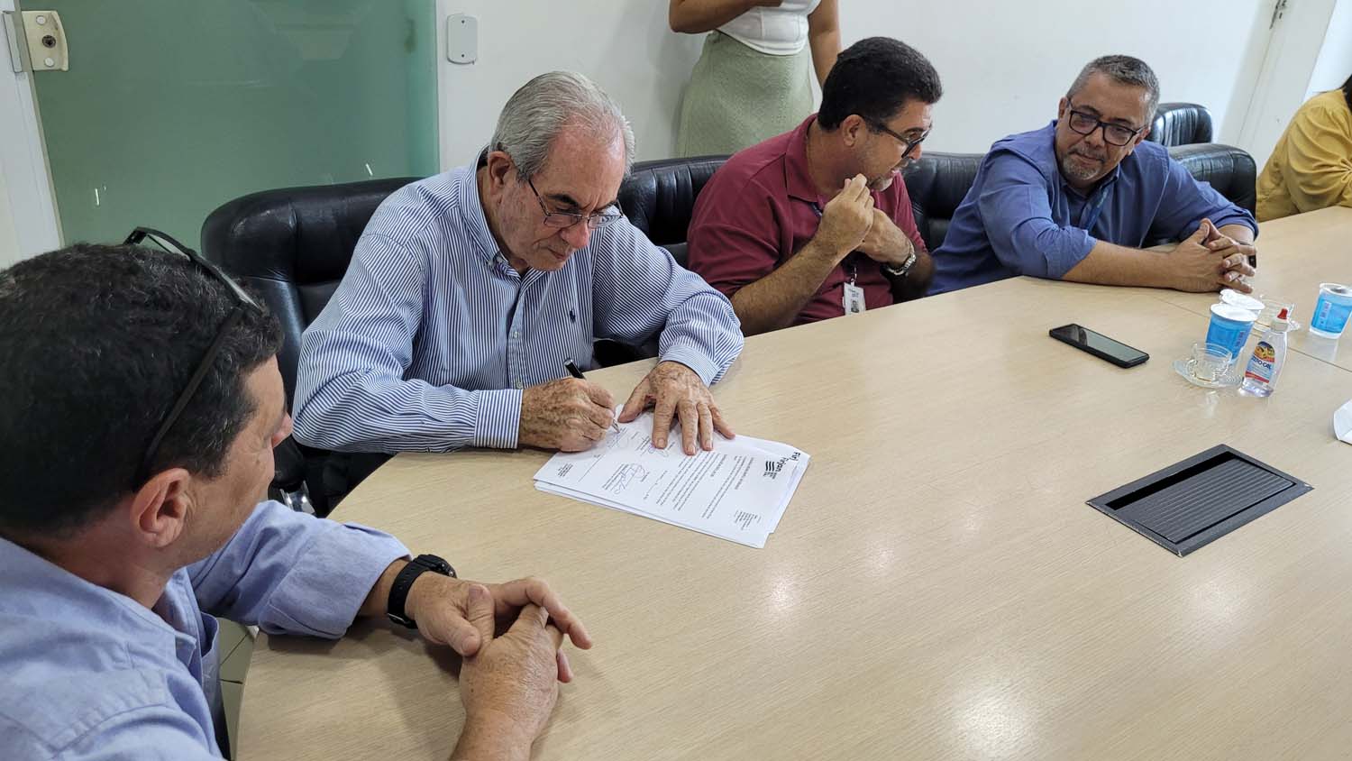 Firjan SENAI Caxias e Prefeitura de Magé: parceria garante oferta de cursos profissionalizantes a alunos da rede pública