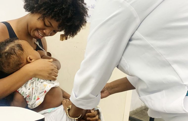 Secretaria de Saúde de Duque de Caxias alerta sobre a importância de manter a caderneta de vacinação das crianças atualizada