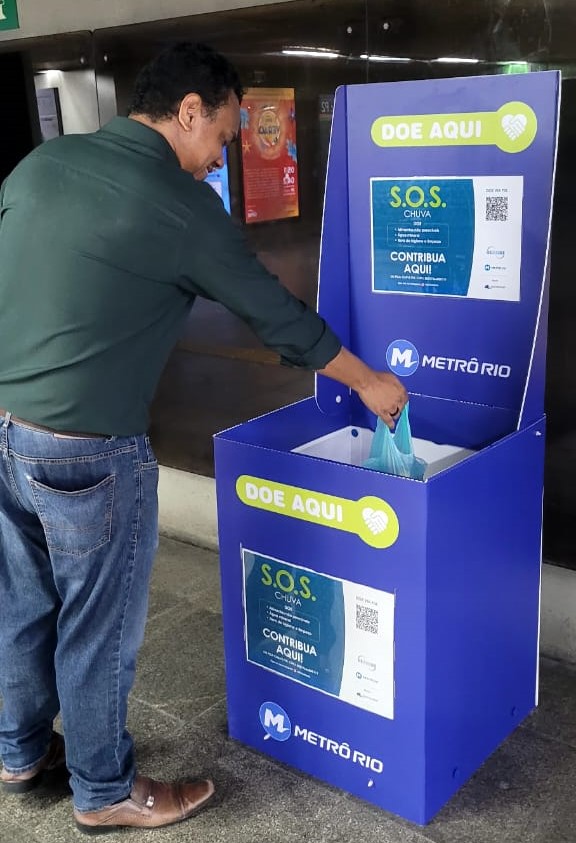 Estações do MetrôRio recebem donativos para campanha do RioSolidario