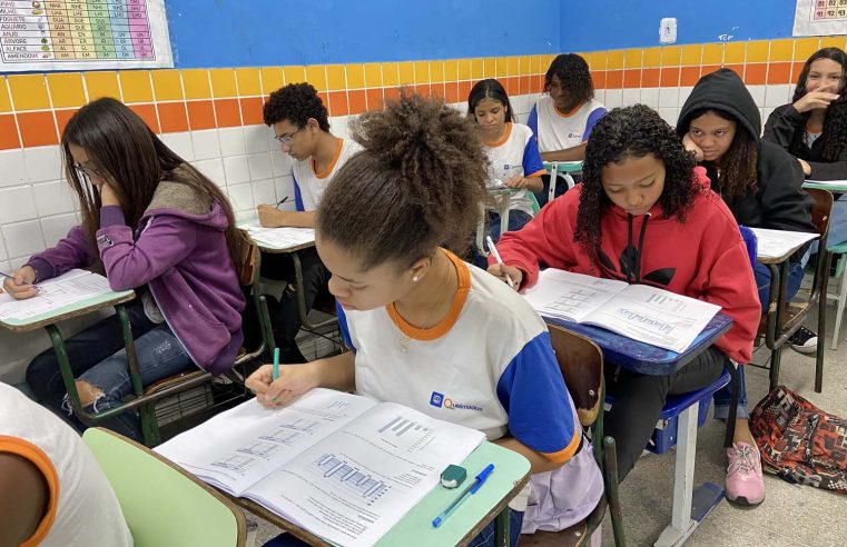 Pais ou responsáveis têm até 23 de janeiro para confirmar a matrícula escolar em Queimados