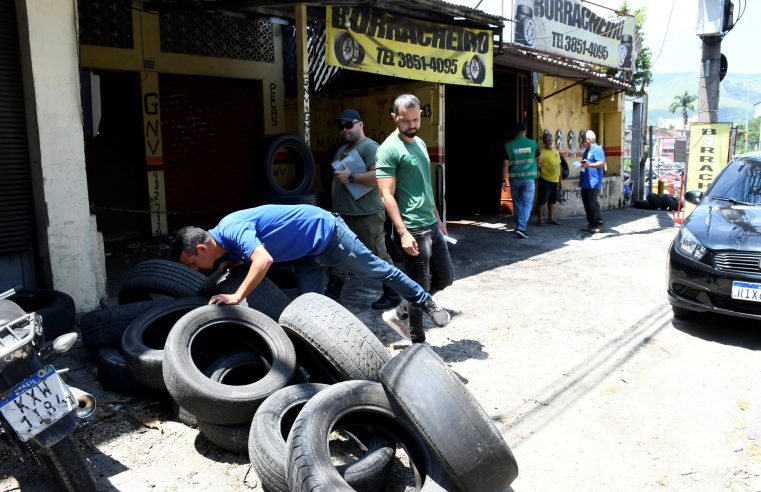 Prefeitura de Nova Iguaçu percorre borracharias e faz alerta sobre descarte irregular de pneus