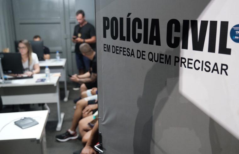 Foliões destacam uso da tecnologia na segurança pública e ações sociais do Governo do Estado dentro e fora do Sambódromo