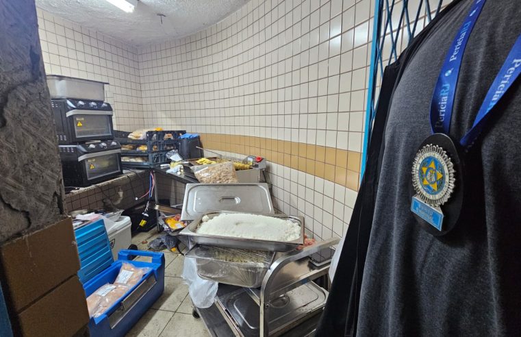 Polícia Civil prende representantes de camarote da Sapucaí que preparavam e armazenavam alimentos no banheiro