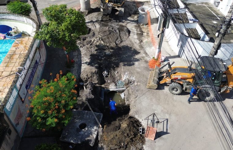 Prefeitura realiza obra para acabar com vazamento de esgoto na Rua Juiz Alberto Nader