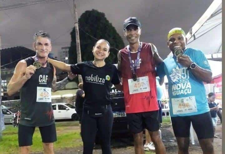 Atleta de Japeri no pódio de corrida de aniversário da cidade de Nova Iguaçu