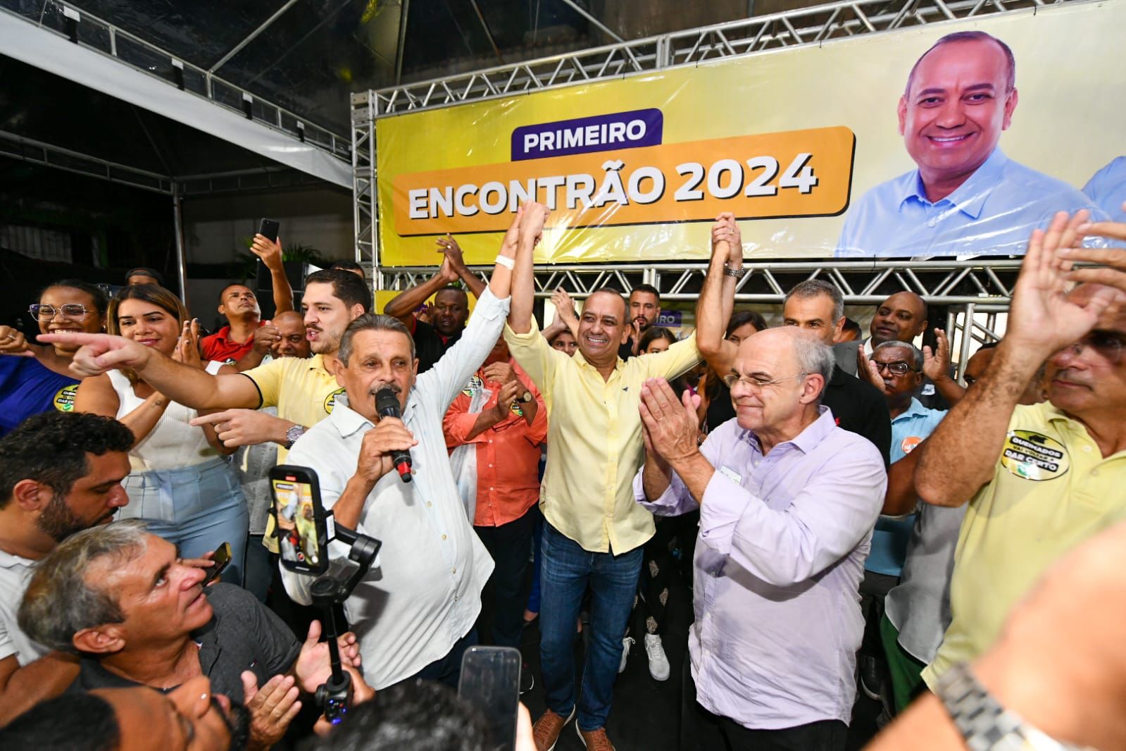 Encontrão em Queimados marca pré-candidatura de Max Lemos a prefeito