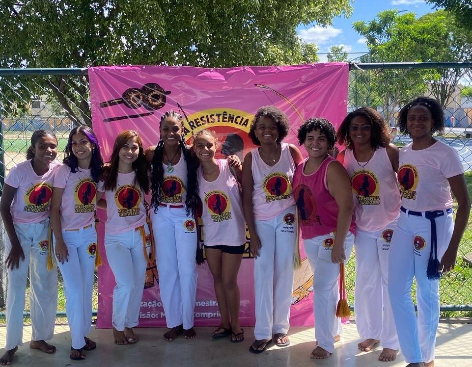 Mulheres capoeiristas agitam Queimados