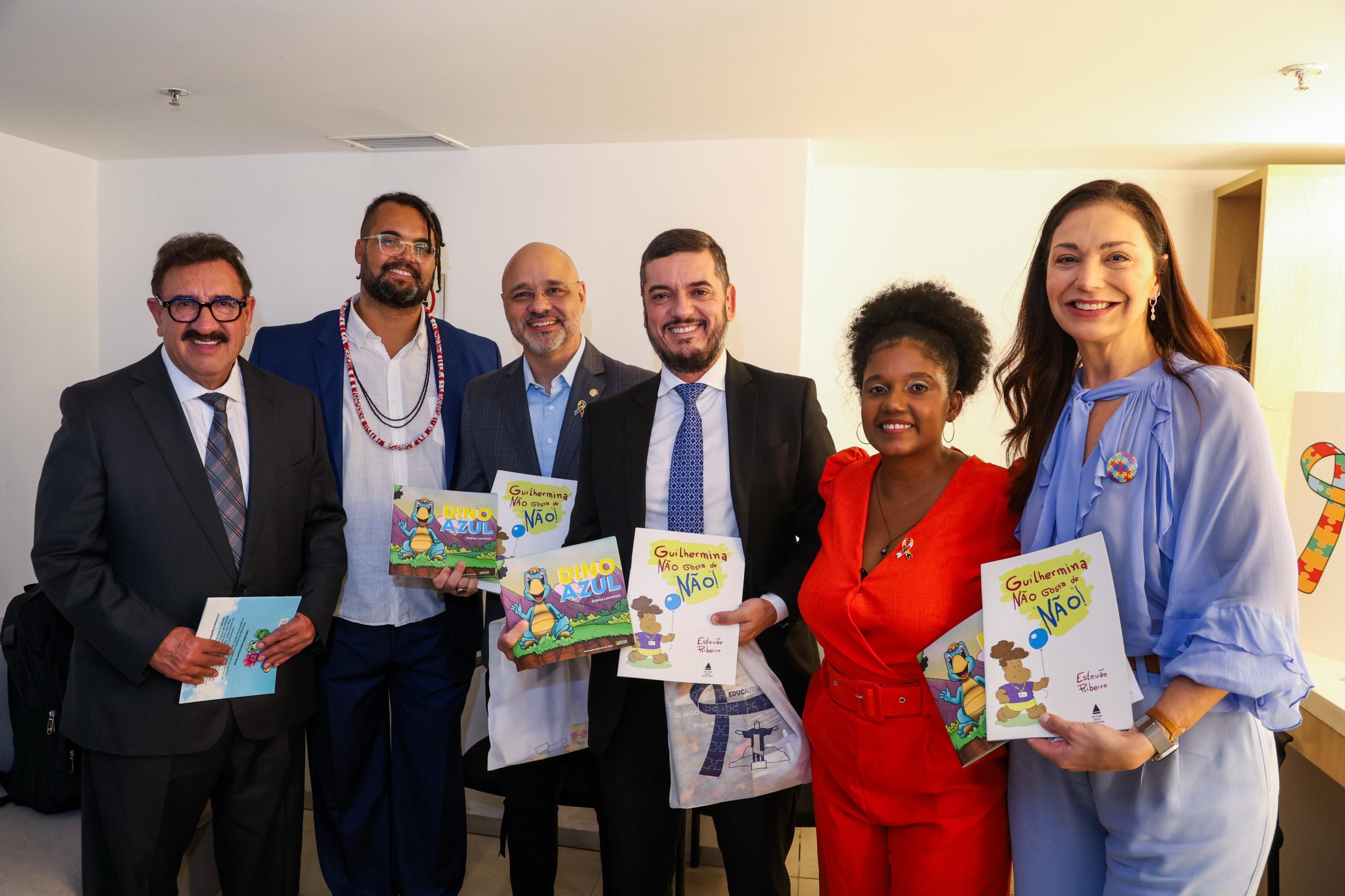 Governador em exercício, Rodrigo Bacellar lança programa de educação inclusiva