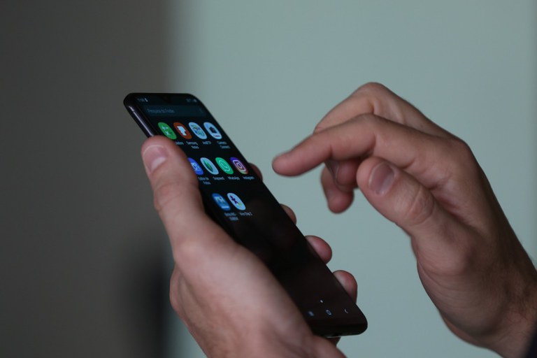 Governo amplia Celular Seguro com alertas por WhatsApp