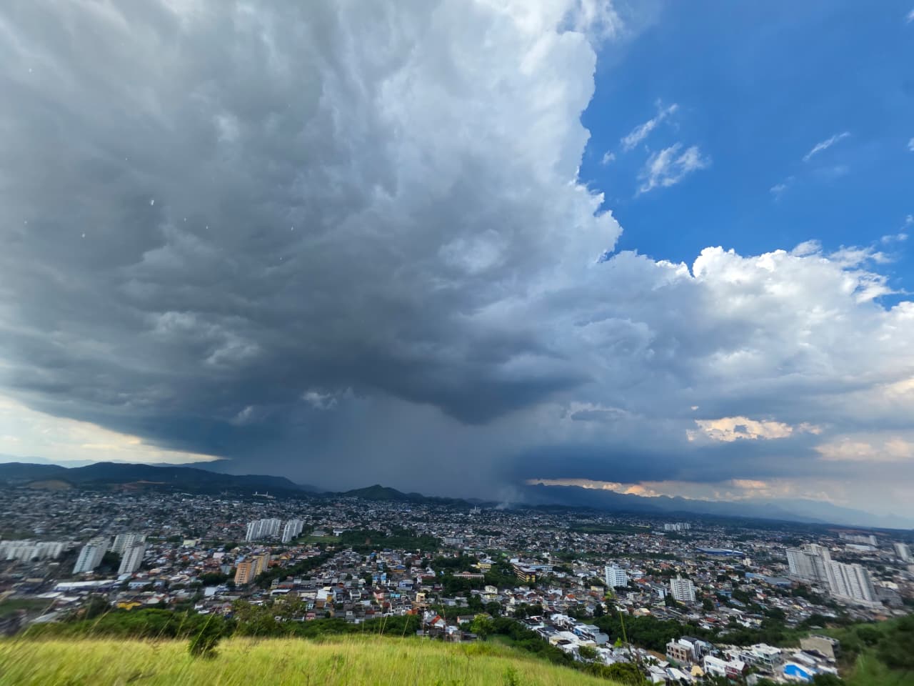 Chuvas de fevereiro colocam 2026 entre os anos mais chuvosos da história de Nova Iguaçu