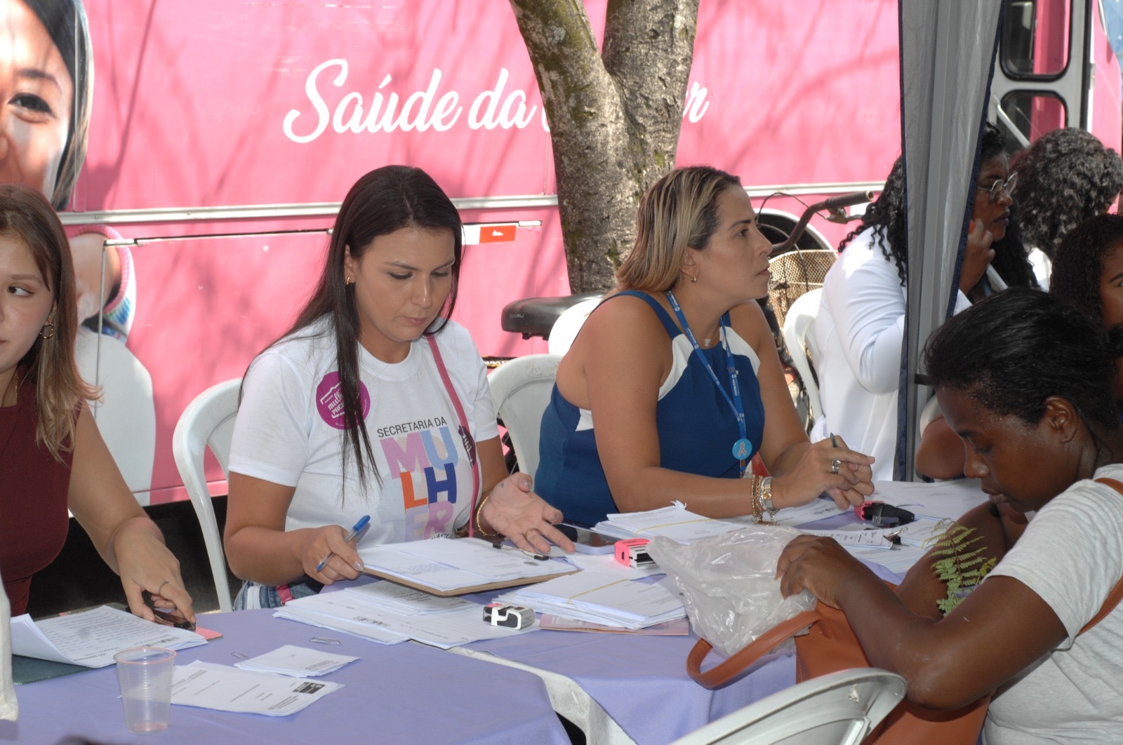 Rota da Mulher começa por Miguel Couto e reúne centenas de mulheres em manhã de serviços e acolhimento