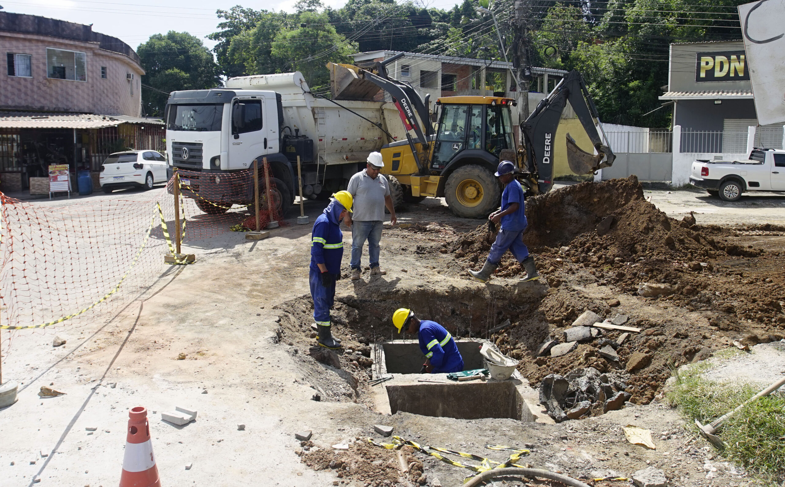 Prefeitura de Nova Iguaçu realiza intervenção na rede de drenagem no bairro Rancho Fundo